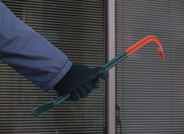 防犯対策された窓の画像