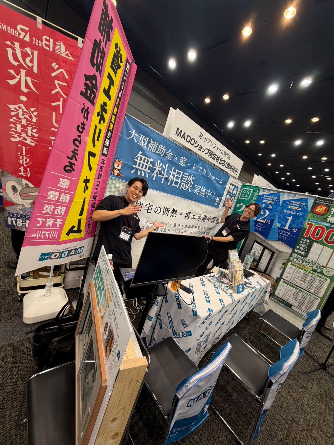 大家さんフェスタ2026秋 荒井硝子ブース全景と内窓の展示サンプル